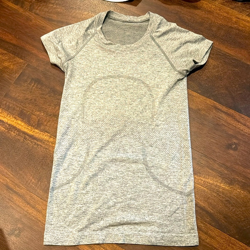 LULULEMON SIZE 4 GRAY SWIFTLY TECH BARELY WORN